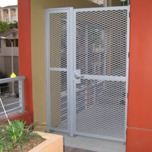 Mesh Gate with lock